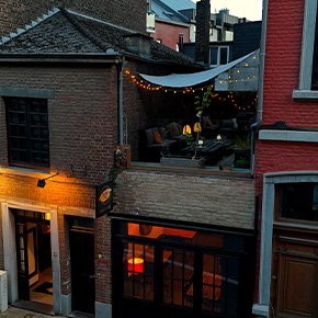 Bar à vins et tapas à Namur, niché près du Palais de Justice. Un lieu cosy où se mêlent douceur, simplicité et gourmandise.